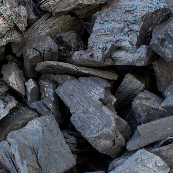 Carvão Especial Fornos e Kamados. Uma bolsa de 7 kg. Minipalete 27 UDS. M 5