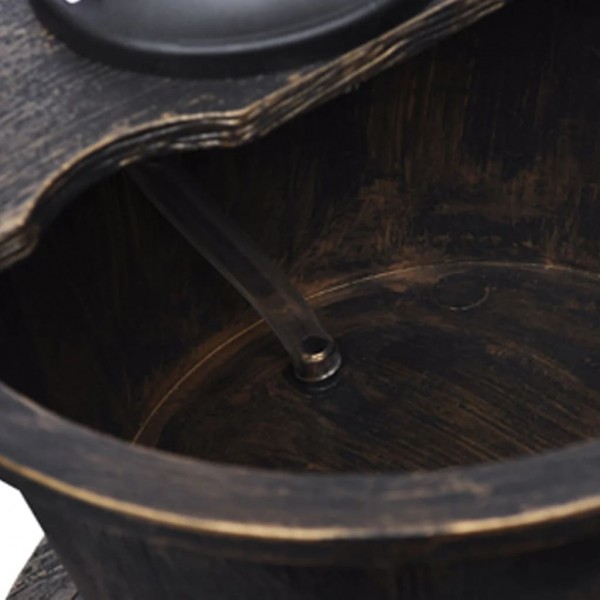 Fonte de parede com design de bomba manual M 4