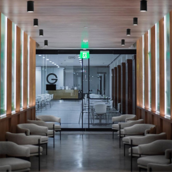 Foco de superficie para baños Lutar Negro M 3