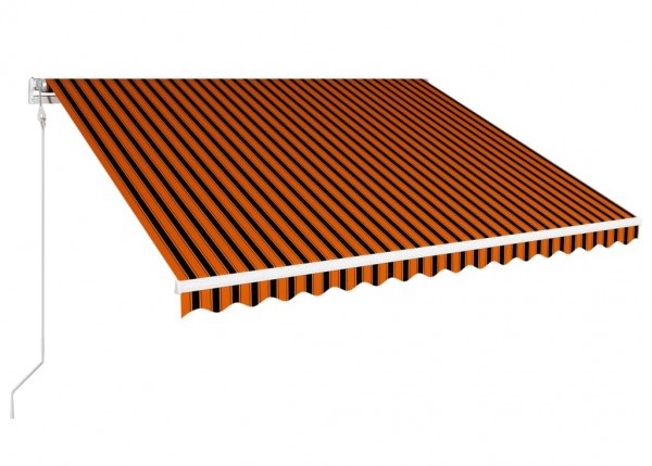 Toldo retráctil rectangular con manivela. De rayas naranjas y negras.